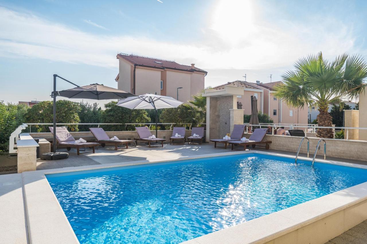 Apartments & Rooms Danivan Pool Villas B نوفاليا المظهر الخارجي الصورة