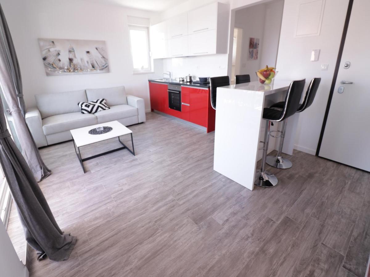 Apartments & Rooms Danivan Pool Villas B نوفاليا الغرفة الصورة