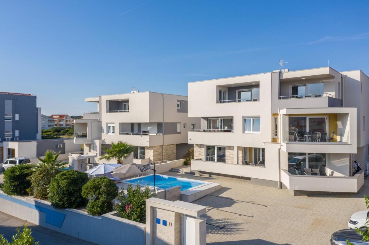 Apartments & Rooms Danivan Pool Villas B نوفاليا المظهر الخارجي الصورة