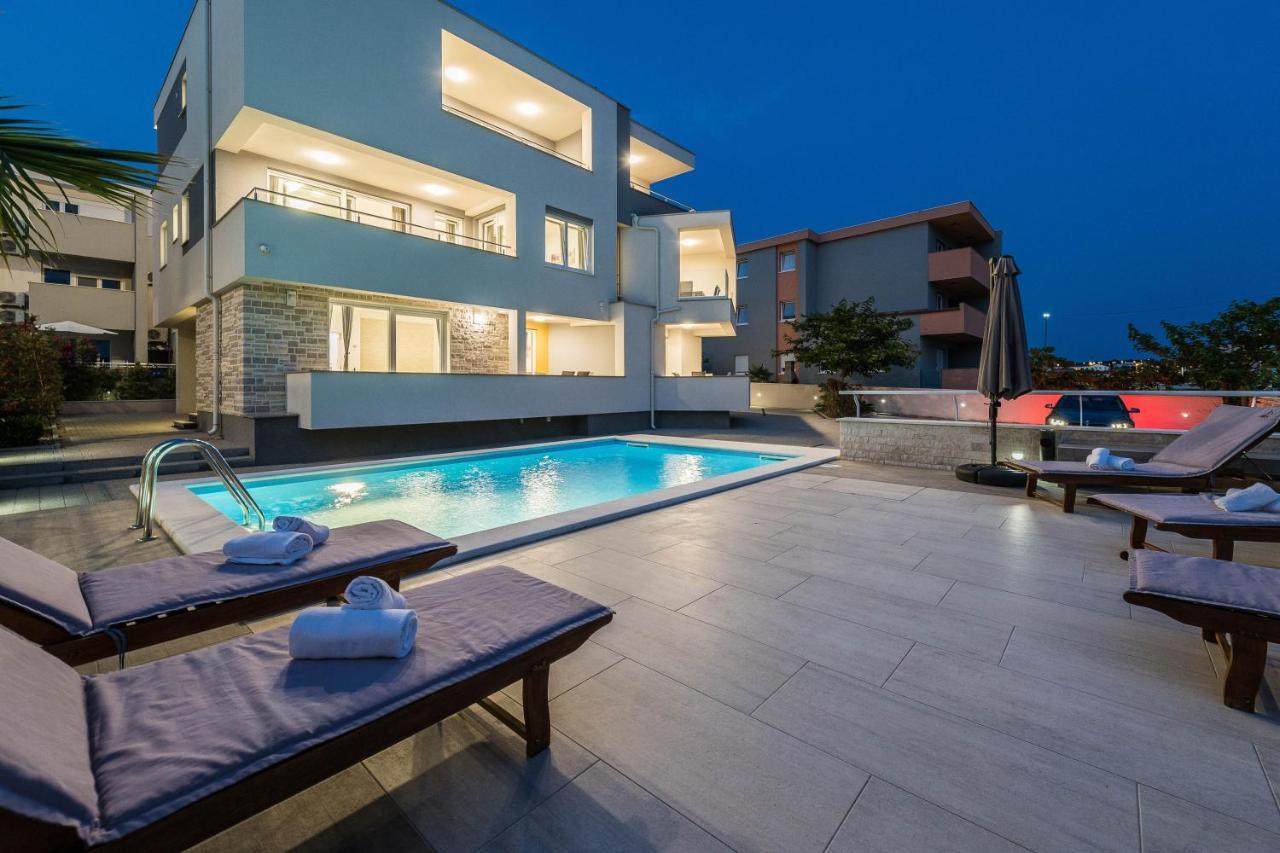 Apartments & Rooms Danivan Pool Villas B نوفاليا المظهر الخارجي الصورة