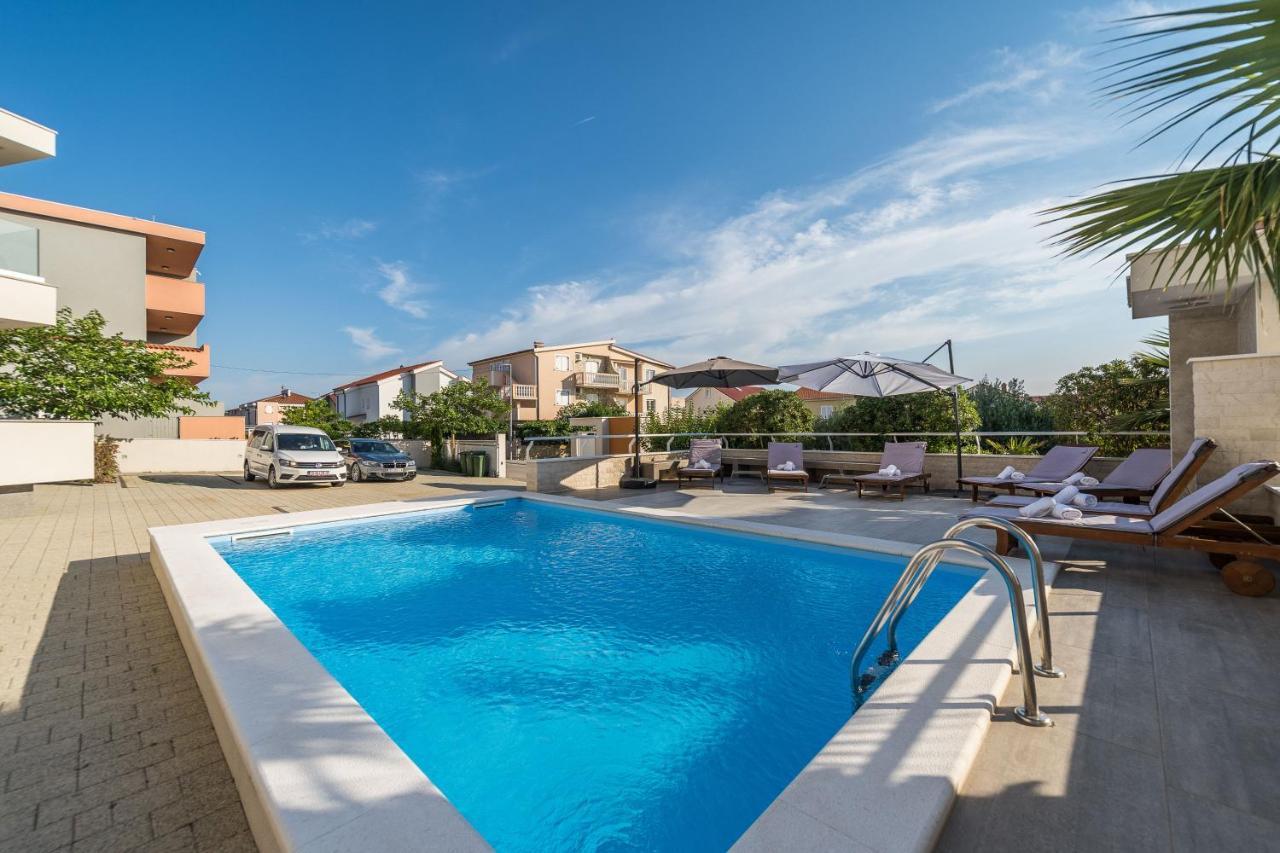 Apartments & Rooms Danivan Pool Villas B نوفاليا المظهر الخارجي الصورة