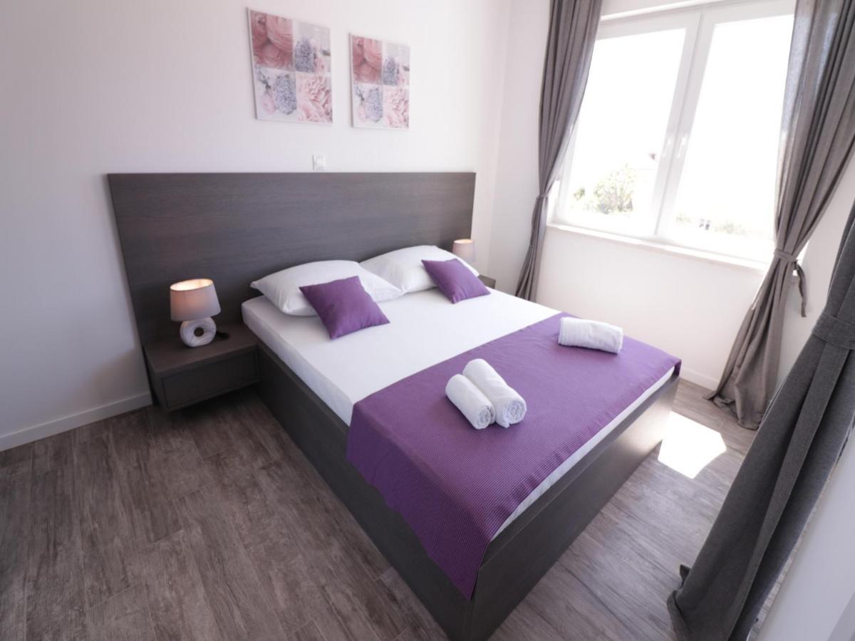 Apartments & Rooms Danivan Pool Villas B نوفاليا الغرفة الصورة